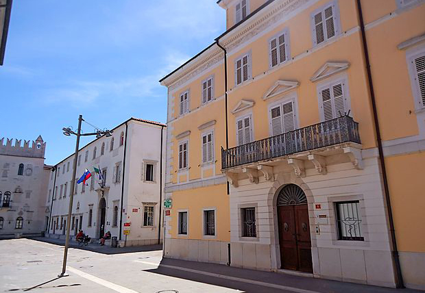 Vse manj verjetno je, da se bo italijanski konzulat v prihodnje preselil v palačo Pizzarello-Palma nad Obalnimi lekarnami.