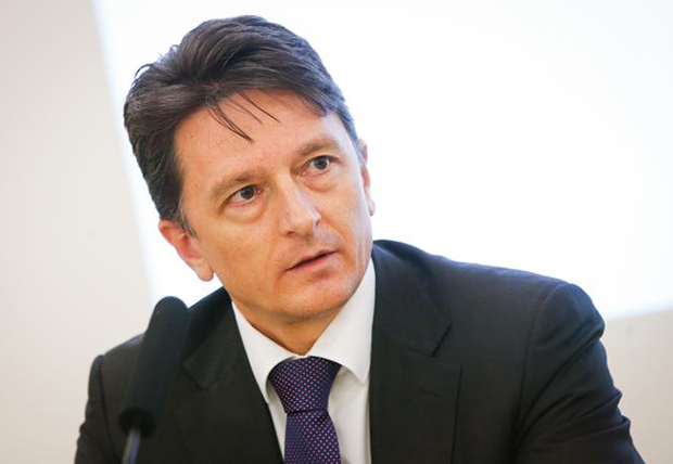 Stolček predsednika uprave Luke Koper Dragomirja Matiča se maje.